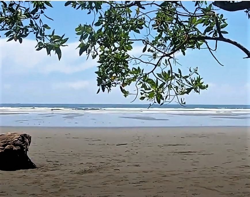 A dozen unique beaches close to Natures Edge - Playa Chaman - Beaches of Costa Ballena